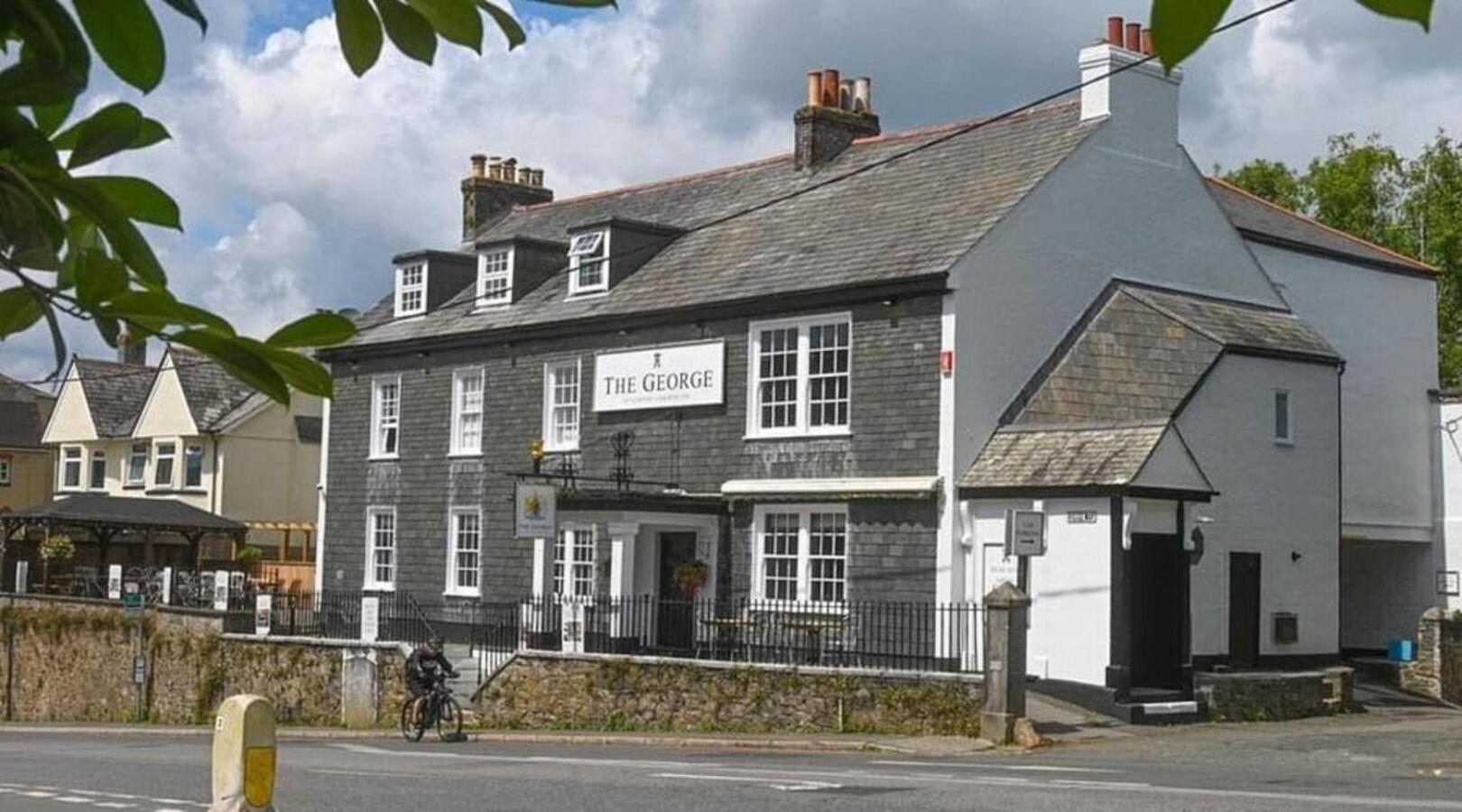 The George Inn Plympton Плимът Екстериор снимка